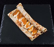 Блин с бананом и карамелью