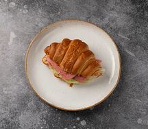 Круассан с ветчиной и сыром 