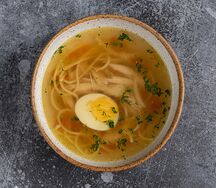 Куриный суп с яичной лапшой