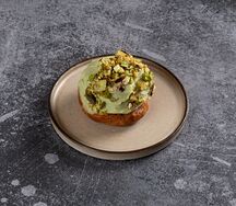 Профитроль Фисташка-Малина