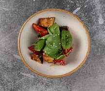 Салат с томатами и баклажаном