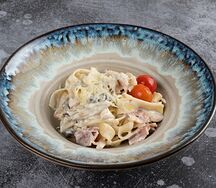 Феттуччине с беконом и курицей