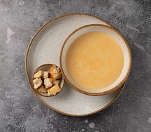 Сырный суп с гренками