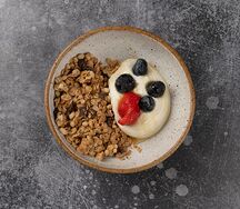 Гранола со взбитым творогом