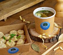 Комбо-обед Куриный суп с яичной лапшой и пельмени