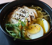 Куриная лапша с яйцом