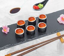 Острый ролл лосось