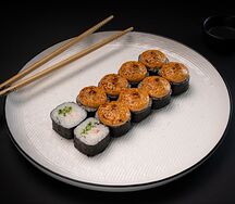 Запечённый ролл с крабом