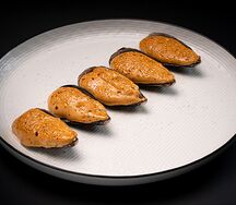 Мидии в створках с фирменном соусом спайси