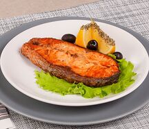 Стейк лосося жареный 