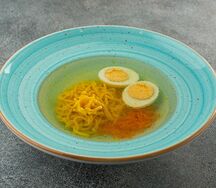 Бульон куриный с домашней лапшой