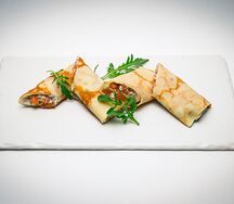 Блинчики с лососем и сливочным сыром