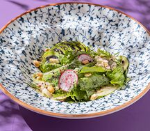 Зеленый салат с авокадо 