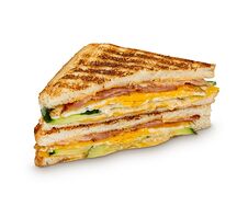 Сэндвич с яйцом и беконом