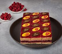 Малиновое пирожные-канапе