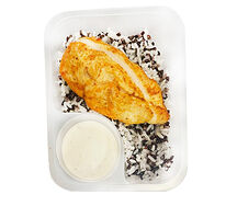 Куриная грудка гриль с черным рисом и сливочно-горчичным соусом