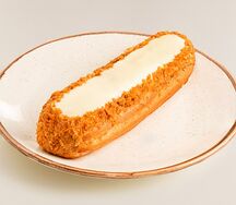 Эклер с карамельным кремом