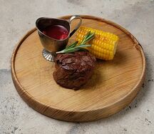 Филе Миньон с луковым пирогом