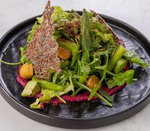 Зеленый салат со спаржей