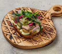 Смёрребрёд с копченой сельдью и печеным картофелем