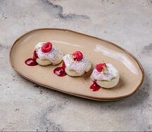 Сырники с малиновым соусом