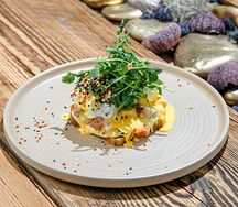 Смерреброд с подкопченным сомом и сырным соусом