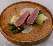 Филе тунца со спаржей