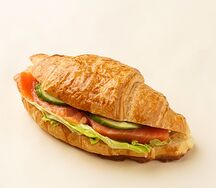 Круассан с форелью