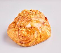 Слойка с томлёной грушей