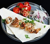 Шашлык из куриного бедра на косточке