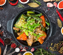 Курица с фасолью в перечном соусе