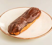 Эклер с заварным кремом