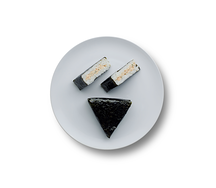 Онигири с красной рыбой Mr. Che