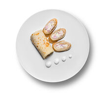 Блинчики с сыром и ветчиной со сметаной