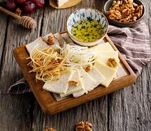 Ассорти домашних сыров