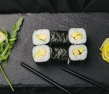 Маки с авокадо