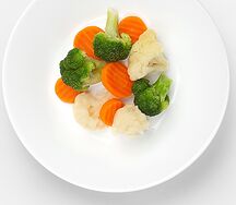 Брокколи с морковью и цветной капустой