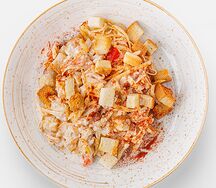 Салат с курицей и ананасами