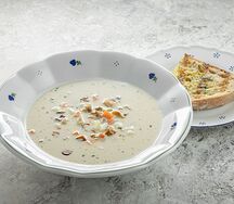 Суп из белых грибов с пармезаном и деревенским хлебом