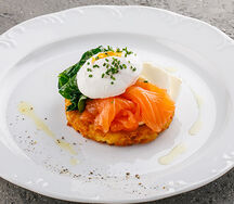 Драник с форелью и яйцом пашот