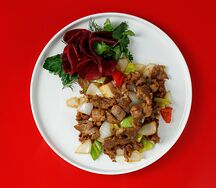 Жареная баранина с репчатым луком