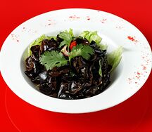 36 Салат из древесных грибов и перца