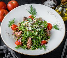 96. Теплый салат Руккола с куриной печенью