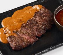 Стейк мачете с перечным соусом