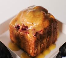 Пряный яблочный кекс с клюквой 