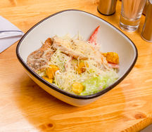 Салат Цезарь с куриным филе