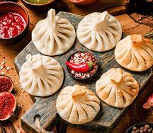 Отварные хинкали c бараниной и телятиной