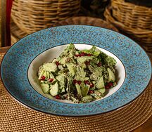 С говяжьими щечками и овощами