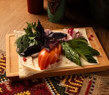 Сезонные овощи со сванской солью