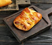 Сосиска в тесте с сыром